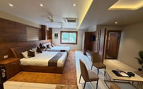 Raravies Family Restaurent Mattanur,Near Kannur Airport